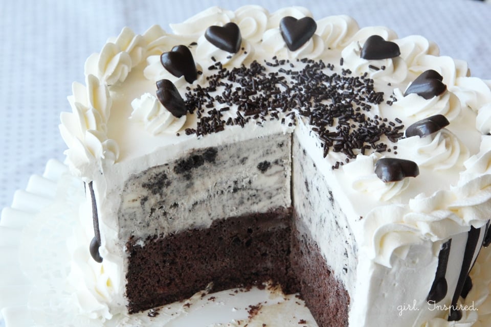 Easy Two-Ingredient Ice Cream Cake Recipe