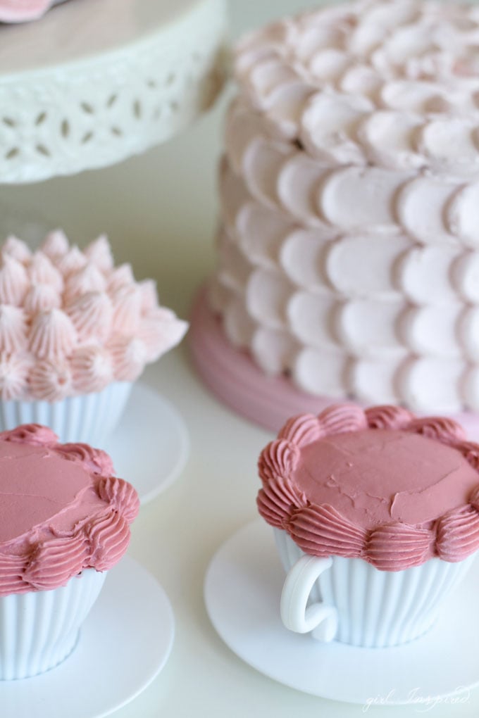 Simple and Stunning Cake Decorating Techniques - girl ...