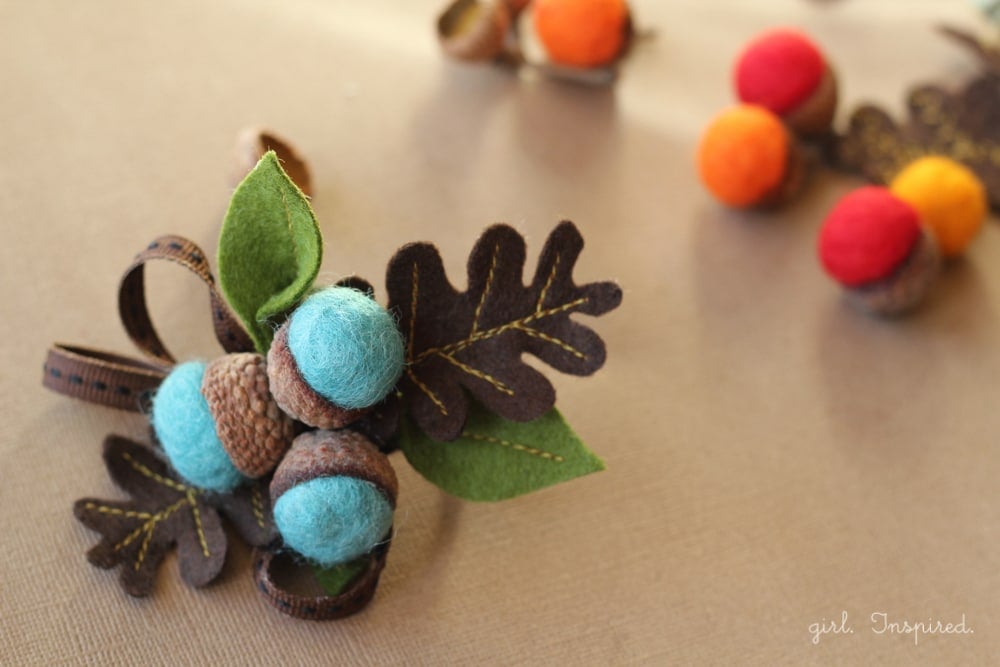 Autumn Acorn Napkin Rings #DIY #turkeytablescapes