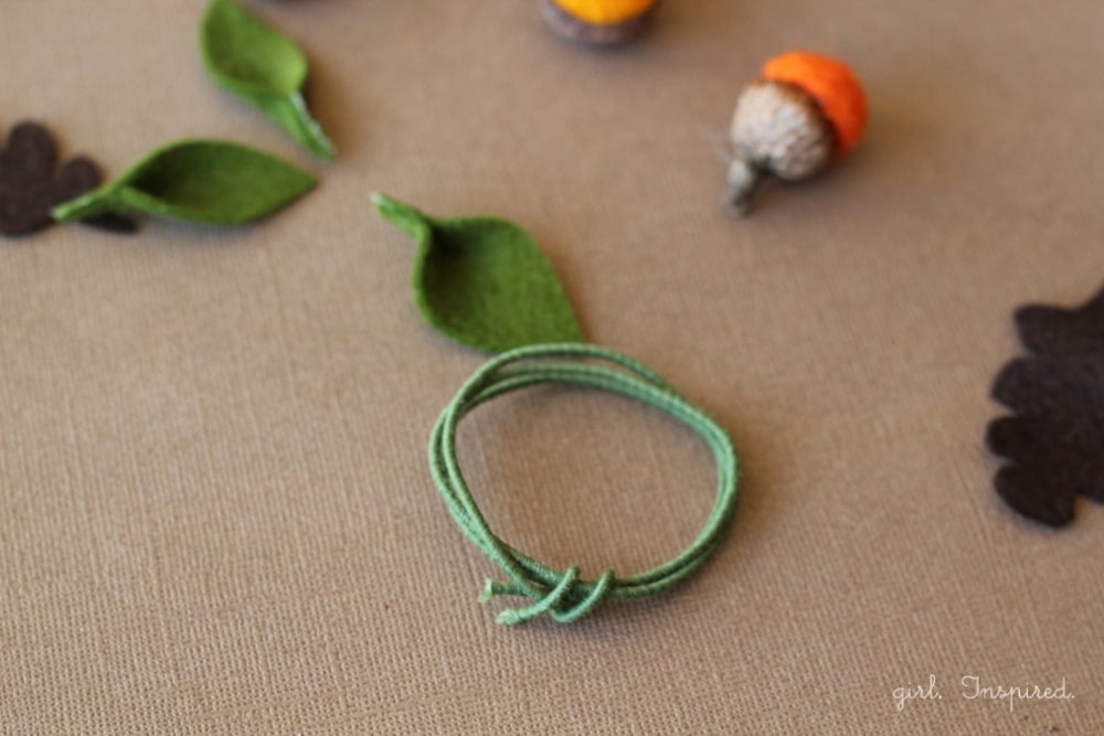 Autumn Acorn Napkin Rings #DIY #turkeytablescapes