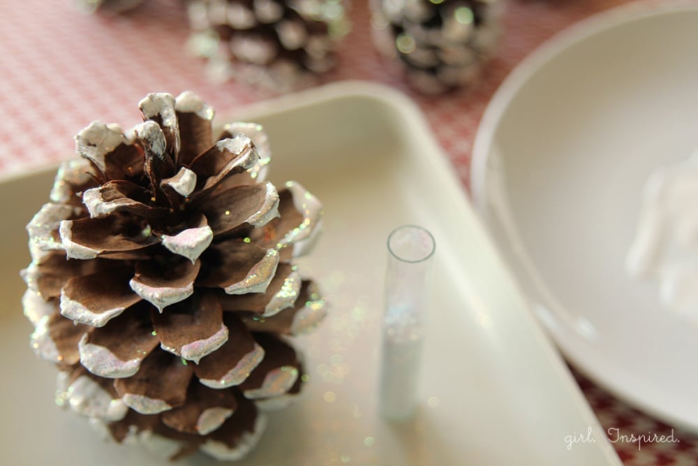 Make this #fabulouslyfestive Sparkly and White Winter Wreath!