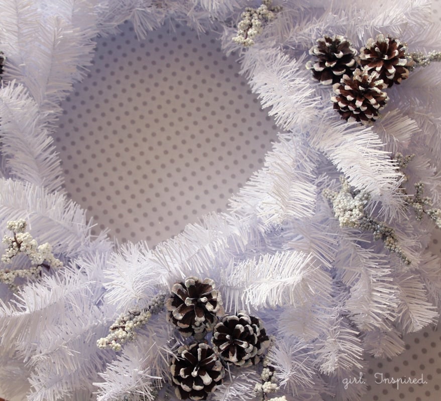 Make this #fabulouslyfestive Sparkly and White Winter Wreath!