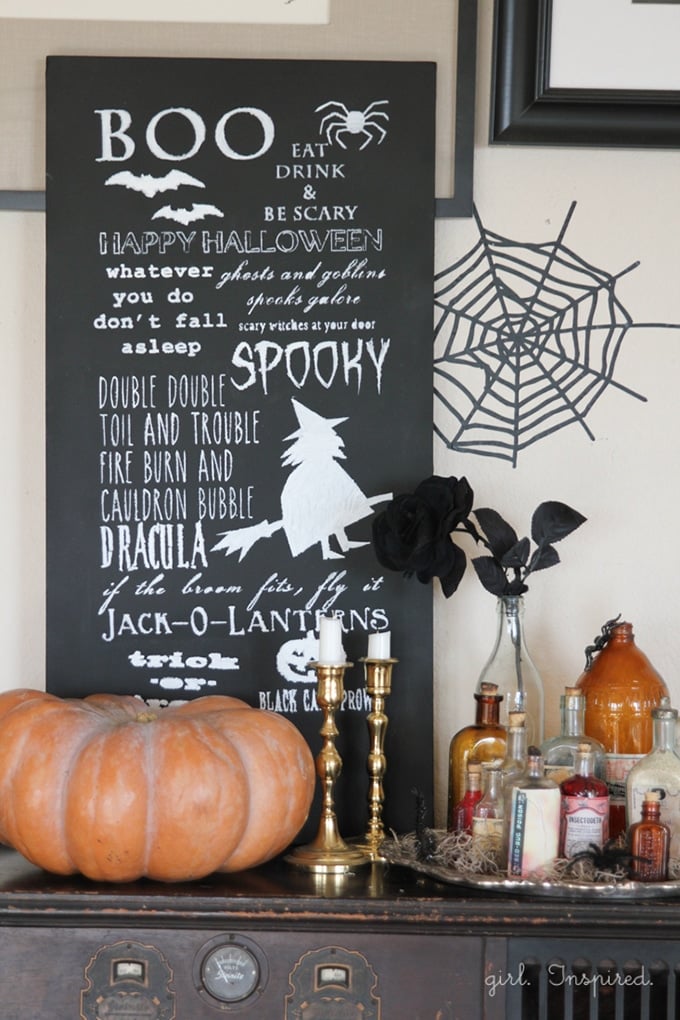 Halloween Chalkboard Sign + free image/printable