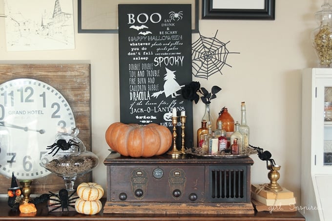 Halloween Chalkboard Sign + free image/printable