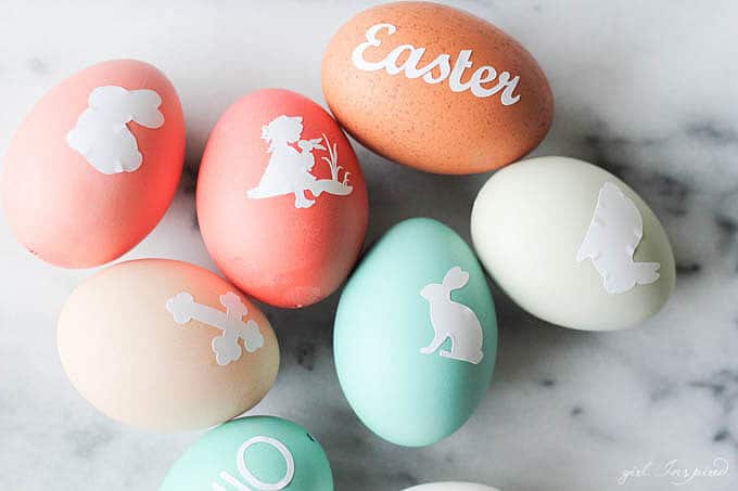 Sharpie Easter Eggs - use Sharpie markers and vinyl/stickers to create metallic framed silhouettes on your Easter eggs!