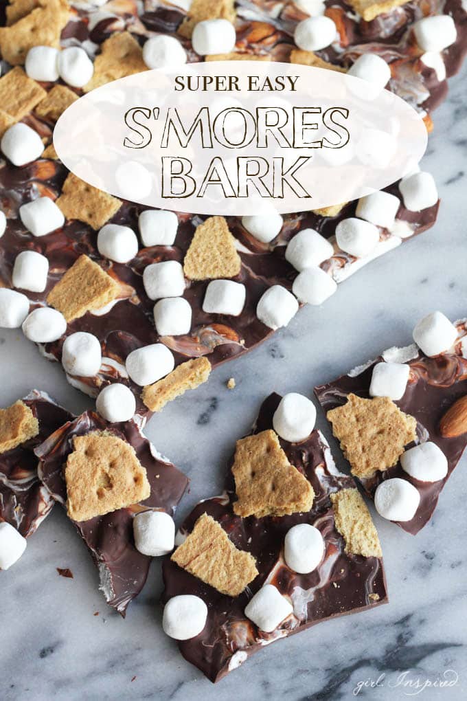 Super Easy S'mores Bark - love this easy recipe to make s'mores bark without all the mess!