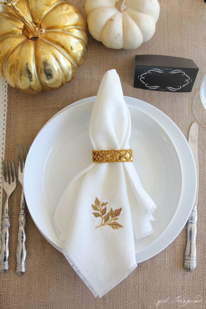 Gorgeous DIY Linen Fringe Napkins for your Thanksgiving table!