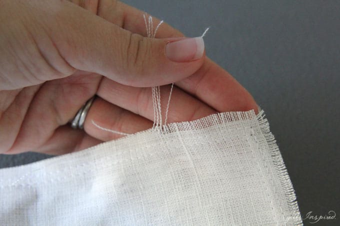 Gorgeous DIY Linen Fringe Napkins for your Thanksgiving table!