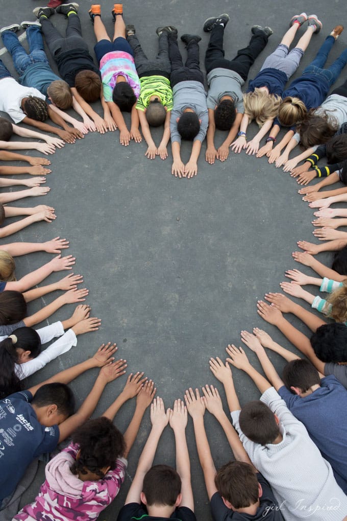 A simple and perfect photo to involve everyone in this school art auction class project! A beautiful piece of art that EVERYONE will want to display!