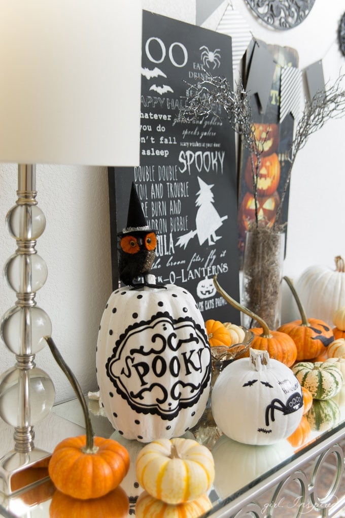 Throw a fantastic Halloween Murder Mystery Dinner party - from decorations and food to spooky cocktails - so many ideas here!