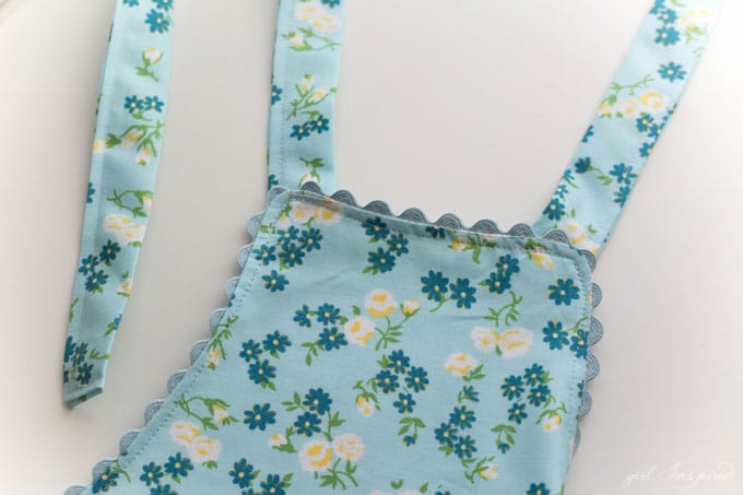 Children's Charming Apron Pattern