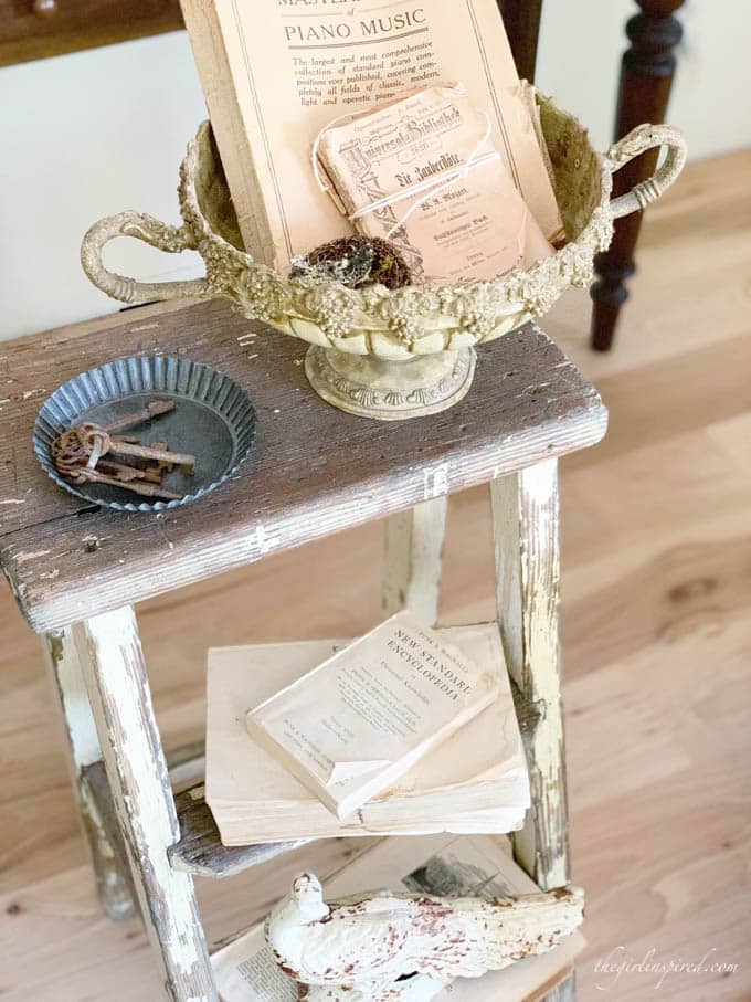 beachy vintage decor