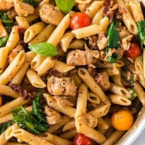 penne pasta with sun-dried tomatoes, chicken, and spinach