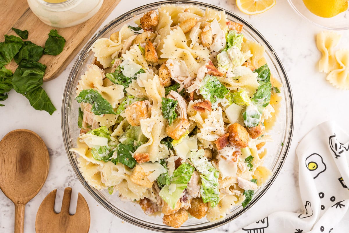 https://thegirlinspired.com/wp-content/uploads/2022/07/Chicken-Caesar-Pasta-Salad-8.jpg