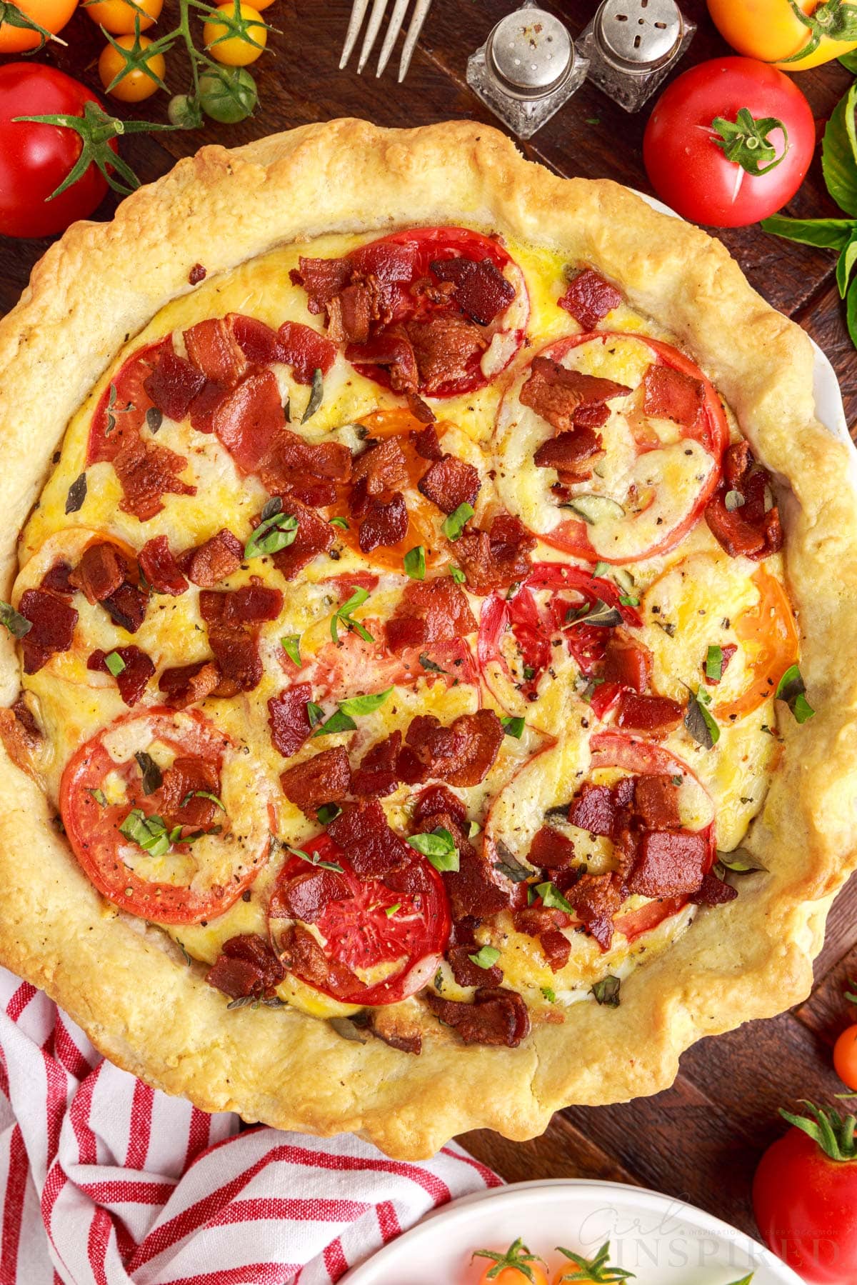 old fashioned tomato pie with bacon and cheese resting in the pie crust