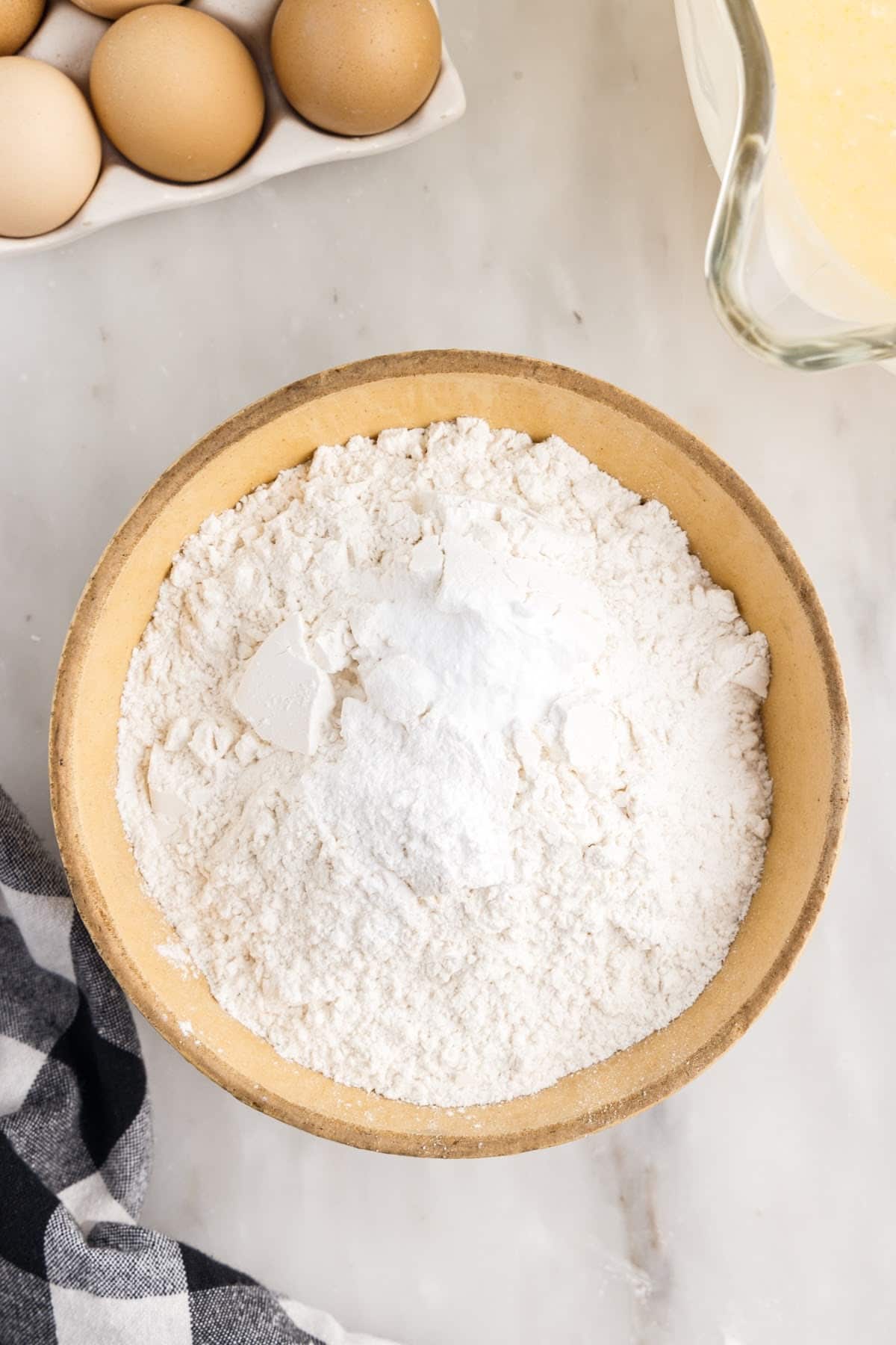 Dry ingredients in second mixing bowl.