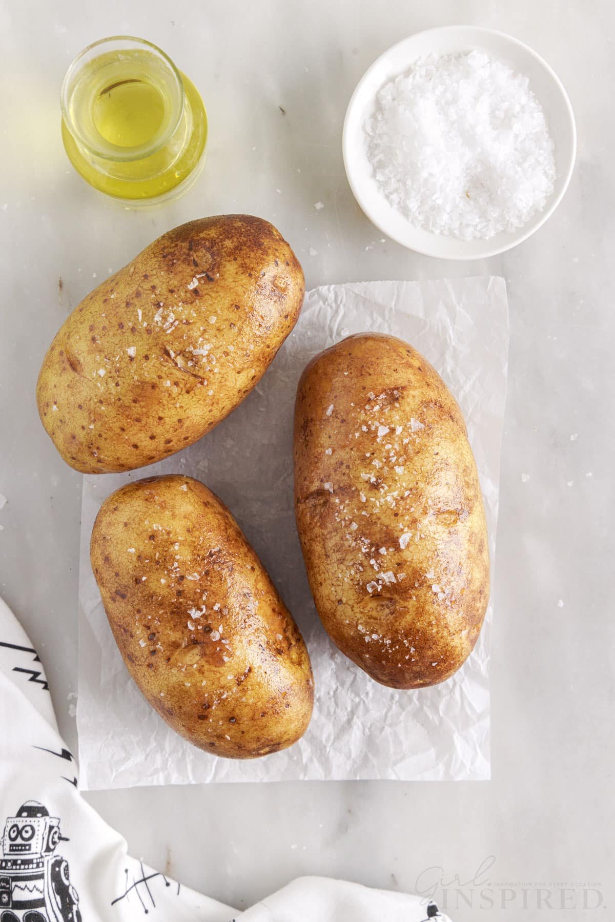 potatoes that have been sprinkled with salt
