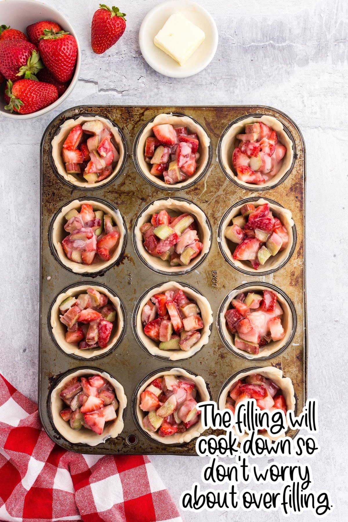 Filled each pie dough with the strawberry and rhubarb filling.